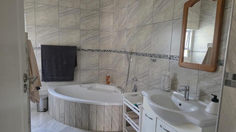 3 Bedroom Property for Sale in Albertinia Western Cape